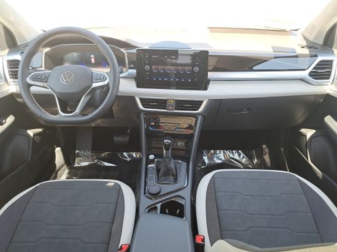 New 2026 Volkswagen Taos SE AWD/4WD image 9