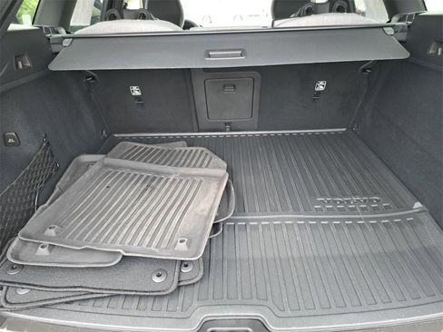 Used 2024 Volvo XC60 T8 Ultimate image 24