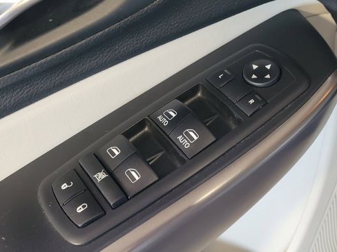 Used 2019 Jeep Cherokee Limited FWD image 27