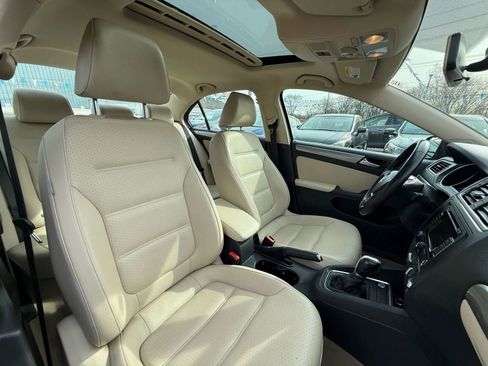 Used 2015 Volkswagen Jetta SE image 48