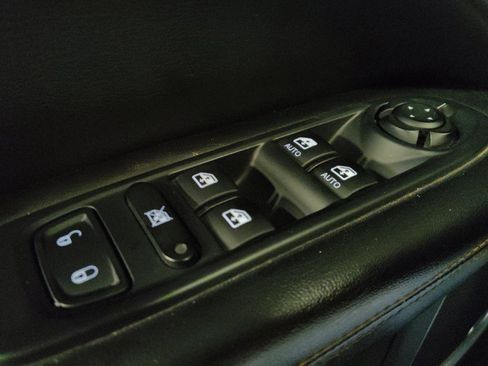 Used 2021 Jeep Compass Limited w/ Sun and Sound Group AWD/4WD image 27