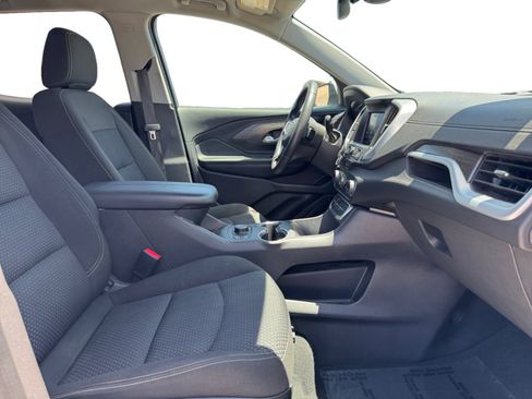 Used 2024 GMC Terrain SLE w/ Driver Convenience Package FWD image 17