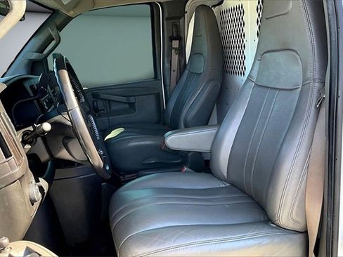 Used 2022 Chevrolet Express 3500 Extended w/ Driver Convenience Package image 18