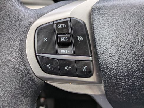 Used 2024 Ford Explorer XLT AWD/4WD image 21