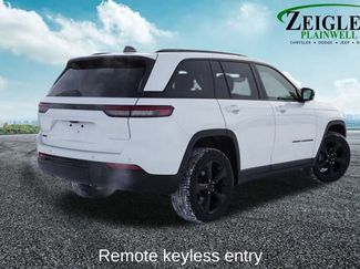 Used 2023 Jeep Grand Cherokee Altitude video 3