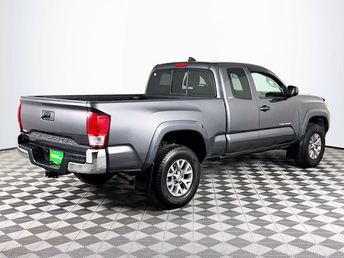 Used 2017 Toyota Tacoma SR5 w/ SR5 Appearance Package (SM) RWD image 8