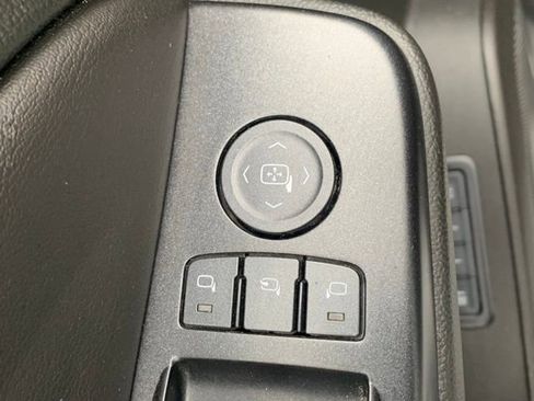 Used 2018 GMC Yukon SLT image 12