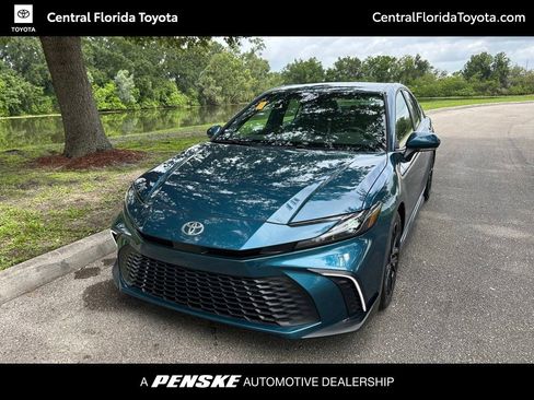 Used 2025 Toyota Camry SE w/ Convenience Package FWD image 1