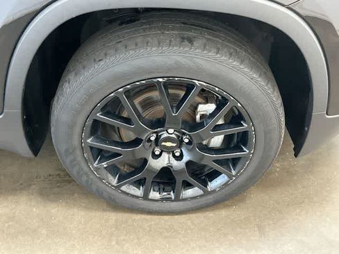 Used 2022 Chevrolet Trax LT w/ Premium Seat Package AWD/4WD image 5
