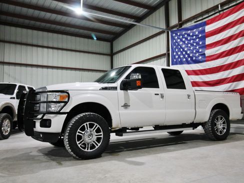 Used 2016 Ford F250 Platinum w/ FX4 Off-Road Package image 4