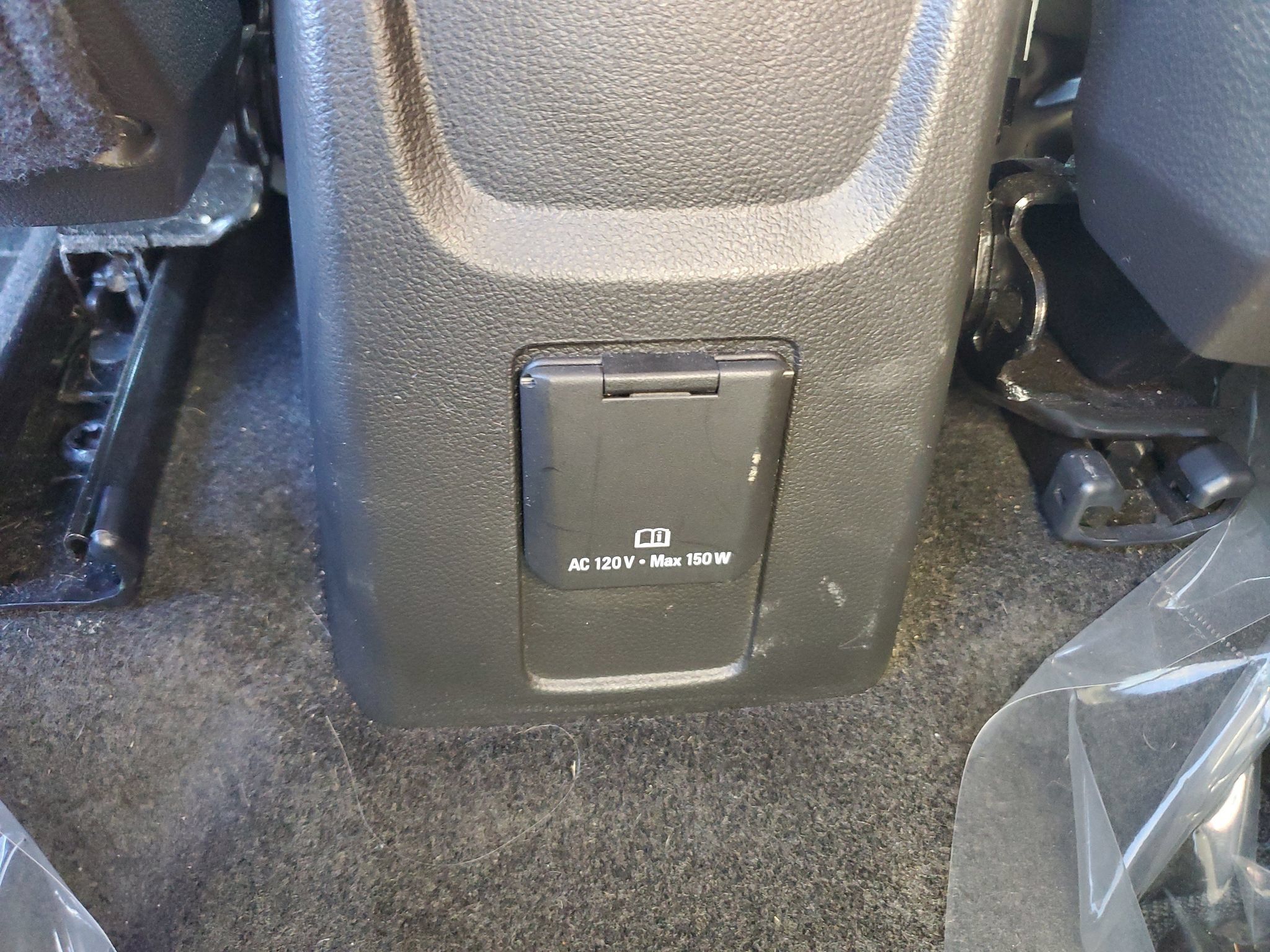 Used 2022 Buick Encore Preferred w/ Safety Package FWD image 11