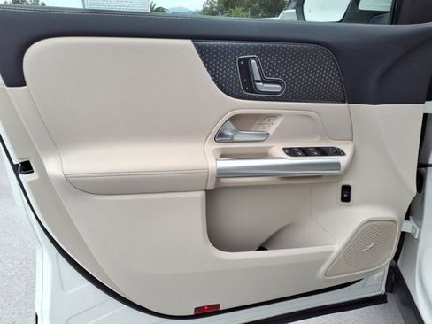 Used 2025 Mercedes-Benz GLA 250 image 12