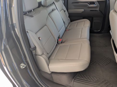 Used 2023 Chevrolet Silverado 1500 LTZ AWD/4WD image 19