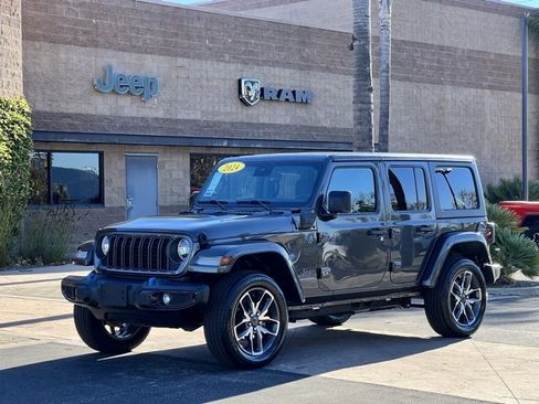 Used 2024 Jeep Wrangler Unlimited image 4