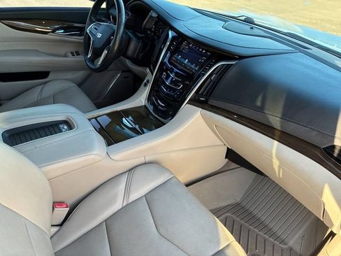 Used 2019 Cadillac Escalade Luxury RWD image 19
