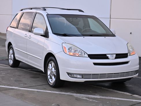 Used 2005 Toyota Sienna XLE image 8