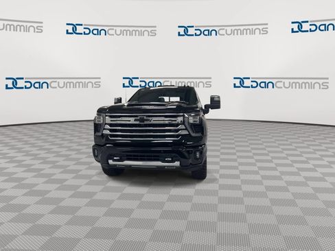 Used 2024 Chevrolet Silverado 2500 High Country w/ Technology Package AWD/4WD image 3