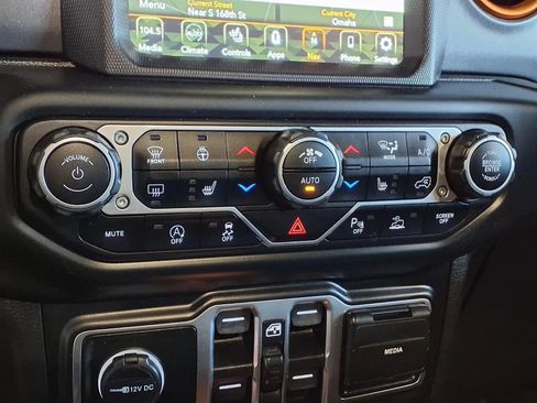 Used 2020 Jeep Gladiator Mojave AWD/4WD image 22
