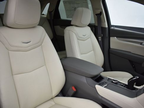 New 2025 Cadillac XT5 Premium Luxury w/ LPO, Floor Liner Package image 32