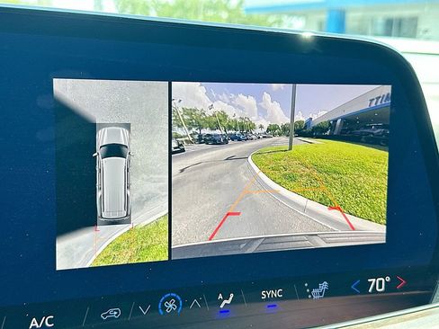 Used 2025 Chevrolet Suburban Z71 AWD/4WD image 14