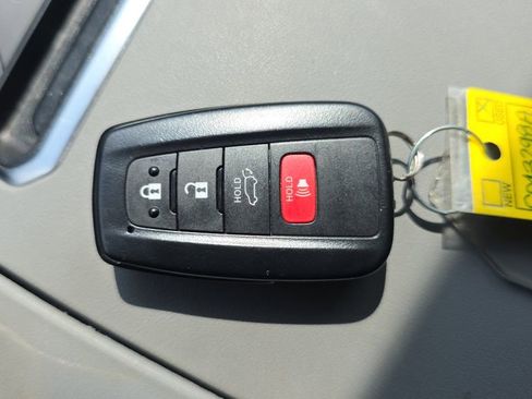 Used 2023 Toyota Highlander XLE image 23