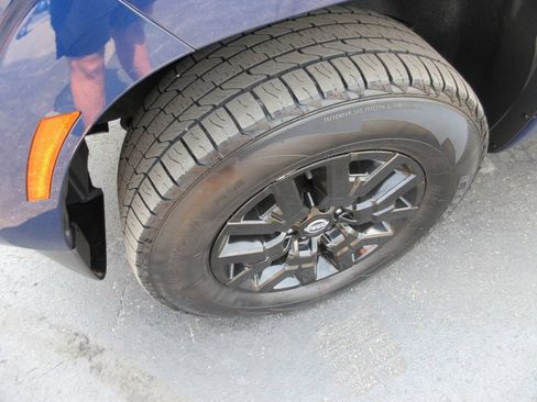 Used 2022 Nissan Frontier SV AWD/4WD image 14