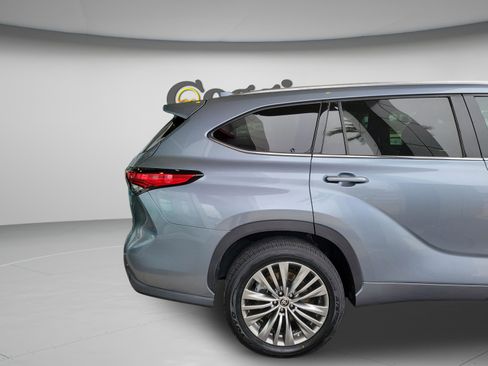 Used 2020 Toyota Highlander Platinum image 30