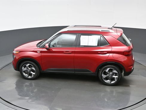 Used 2025 Hyundai Venue Limited image 38