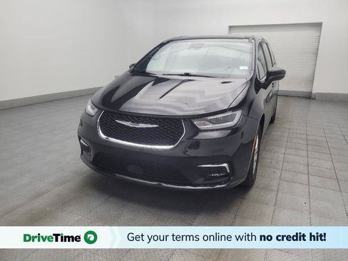 Used 2023 Chrysler Pacifica Touring FWD image 1
