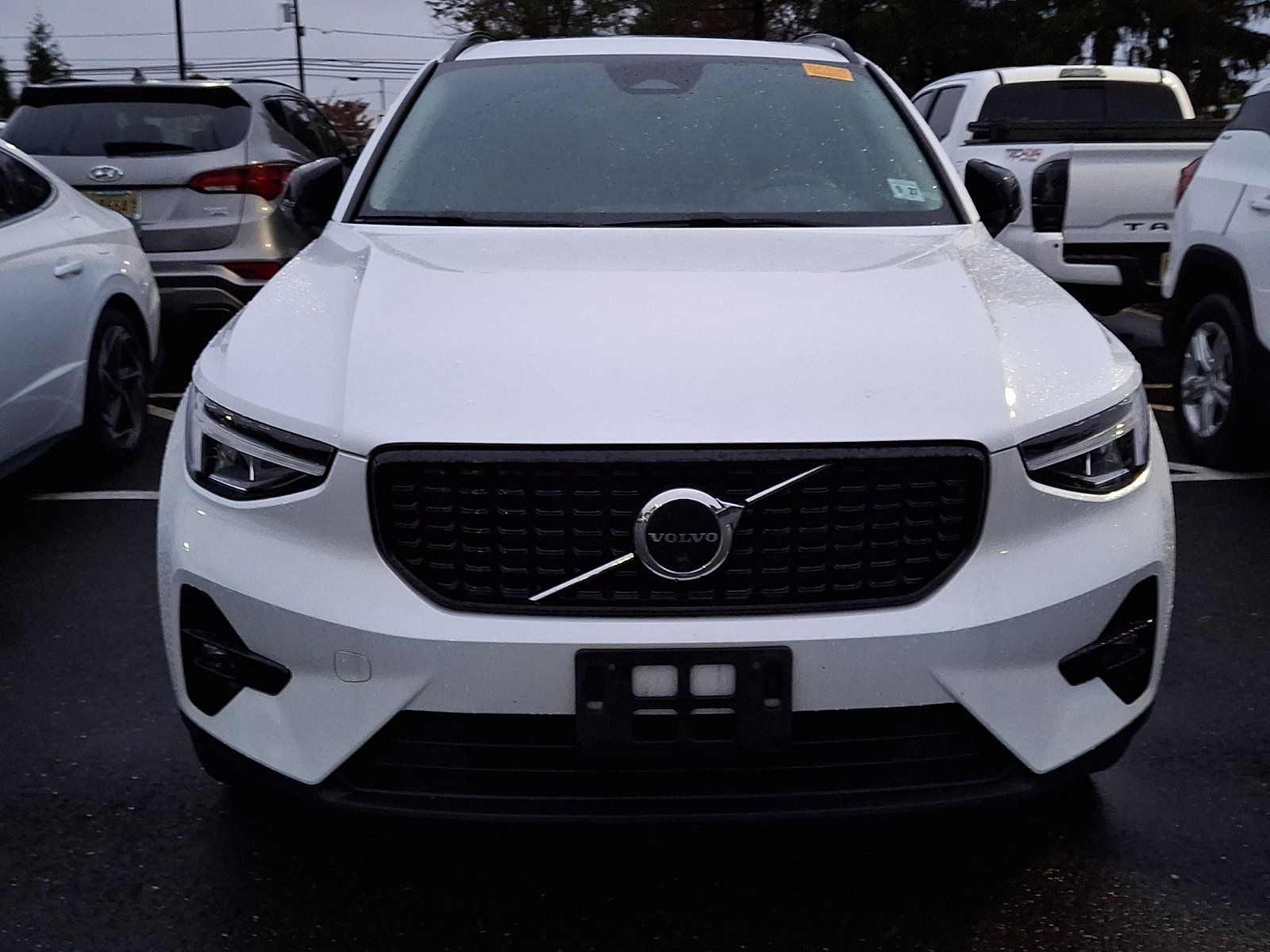 Used 2023 Volvo XC40 B5 Plus w/ Driver Assist Package AWD/4WD image 3