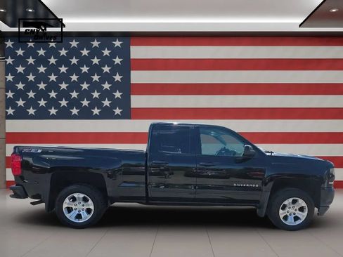 Used 2017 Chevrolet Silverado 1500 LT w/ All Star Edition AWD/4WD image 4