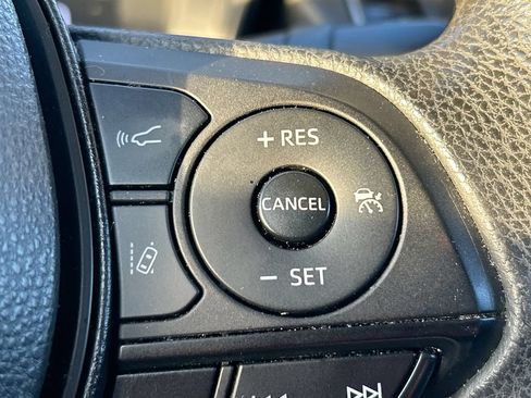 Used 2022 Toyota Corolla LE FWD image 17
