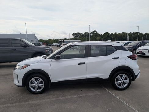 Used 2025 Nissan Kicks Play S FWD image 9