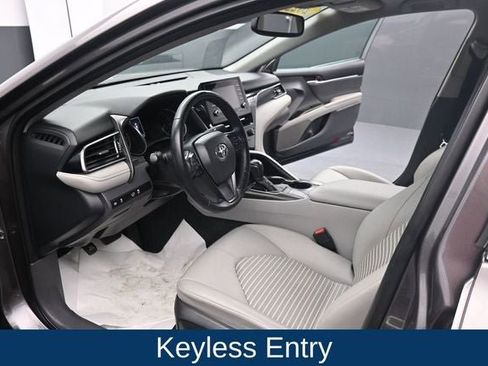 Used 2022 Toyota Camry SE w/ Convenience Package FWD image 15