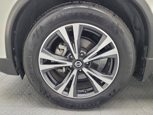 Used 2020 Nissan Rogue SV w/ Premium Package FWD image 31