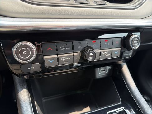 Used 2015 Jeep Wrangler Unlimited Rubicon AWD/4WD image 29