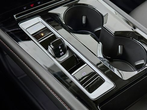 New 2026 Volkswagen Atlas Peak Edition image 16