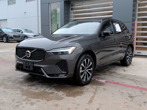 Used 2025 Volvo XC60 B5 Plus image 5