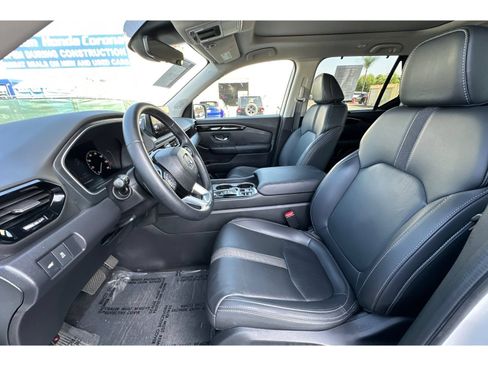 Used 2024 Honda Pilot Touring image 10