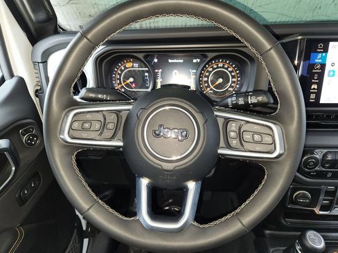 Used 2025 Jeep Wrangler Unlimited Sahara AWD/4WD image 24