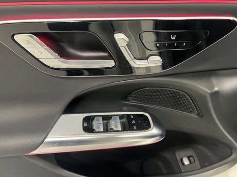 Used 2025 Mercedes-Benz E 350 4MATIC Sedan image 18