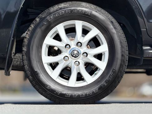 Used 2017 Toyota Land Cruiser image 19