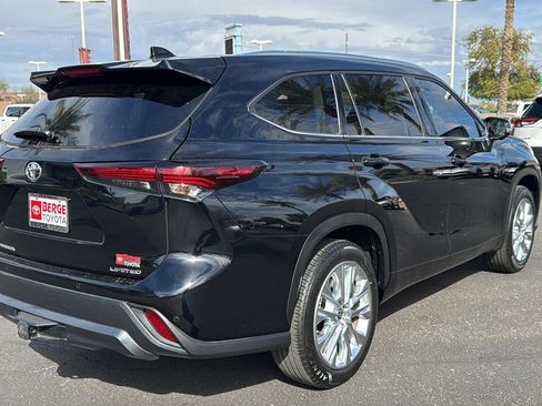 Used 2024 Toyota Highlander Limited image 7