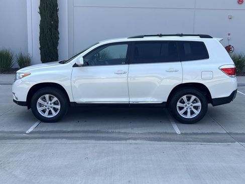 Used 2013 Toyota Highlander Plus FWD image 6