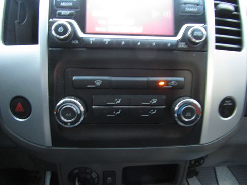 Used 2018 Nissan Frontier SV image 18