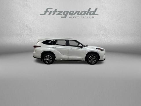 Used 2025 Toyota Highlander XLE image 8