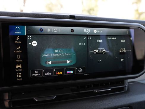 Used 2025 Jeep Wrangler Sport S image 12