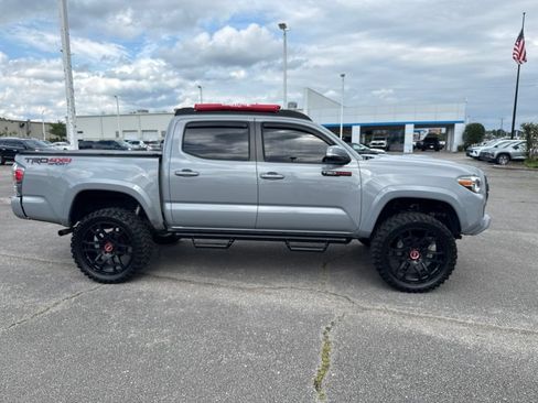 Used 2021 Toyota Tacoma TRD Sport AWD/4WD image 4
