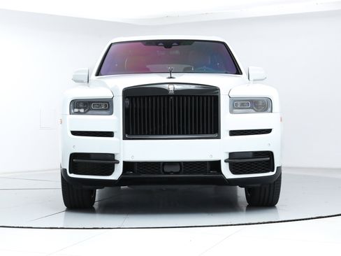 Used 2023 Rolls-Royce Cullinan Black Badge w/ Dark Exterior Package image 9