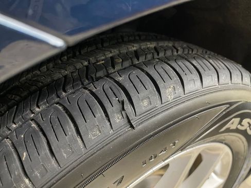Used 2024 Chrysler Pacifica Touring-L FWD image 12